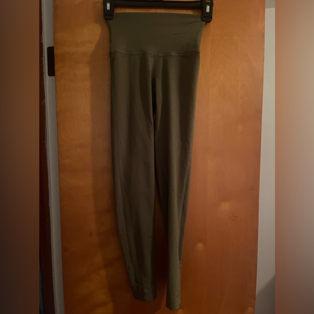 XS SET green leggings.